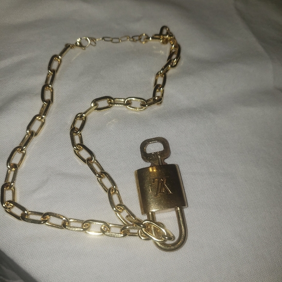 Louis Vuitton 315 authentic lock necklace - Picture 2 of 4